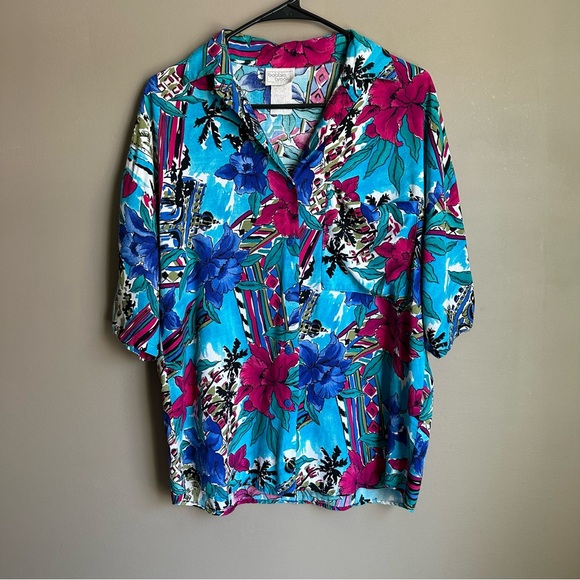 Women’s Bobbie Brooks Fun Bright Blue and Red Floral Print Short Sleeve Shirt - Picture 1 of 6